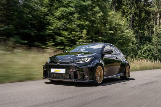 Toyota GR Yaris vFL ST Gewindefahrwerk ST XTA plus 3 Stahl verzinkt (härteverstellbar mit Stützlager)